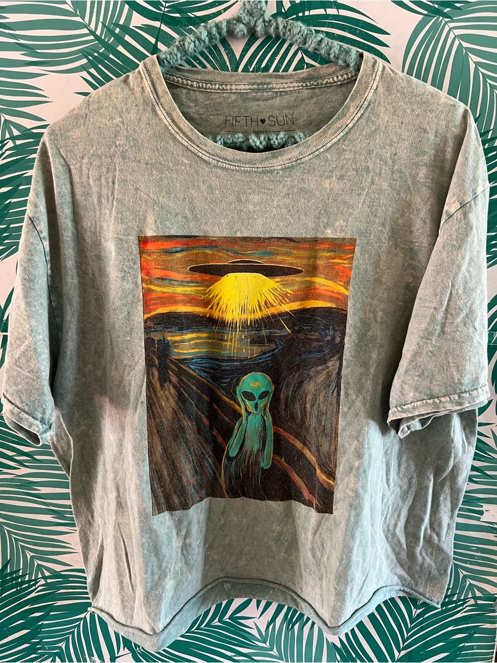 Fifth Sun Alien Graphic Tee - Washed Gray Large 100% cotton